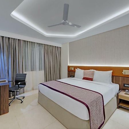 Готель The Fern Residency Karad Екстер'єр фото