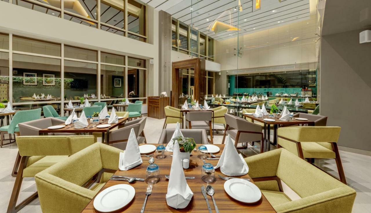 Готель The Fern Residency Karad Екстер'єр фото